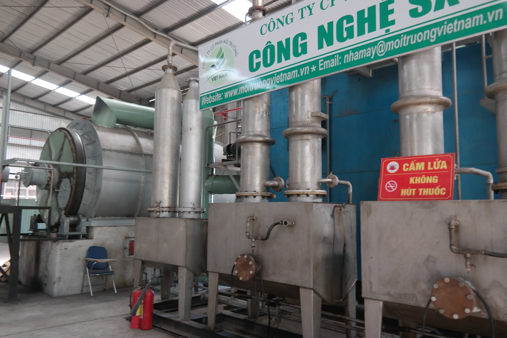 Dây chuyền xử lý rác thải thành các sản phẩm năng lượng tái tạo. Ảnh: Đoàn Nguyên.