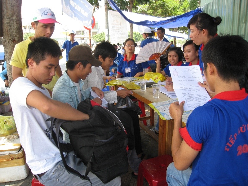 Co xe ap tai bao ve oto van chuyen de thi THPT quoc gia hinh anh