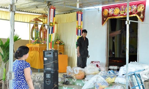 Gia đình tổ chức đám tang cho nạn nhân xấu số.