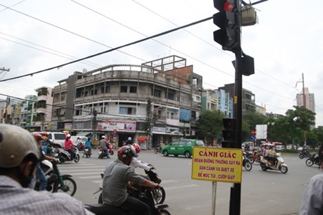 Gian canh ket chan po xe cuop giat 200 trieu dong hinh anh