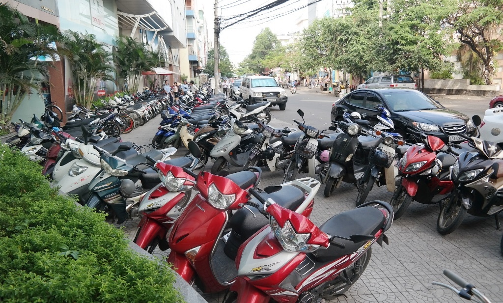 Sau TP HCM, Đà Nẵng kiến nghị không thu phí đường bộ xe gắn máy. Ảnh: Đoàn Nguyên.