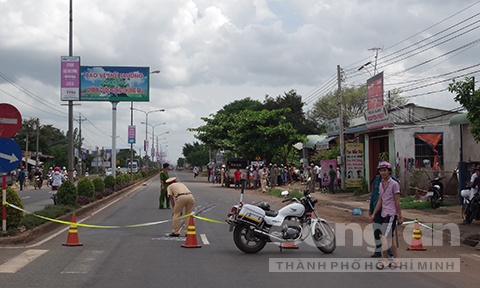 Vào khoảng 12 giờ 45 phút ngày 12-7, chiếc xe ô tô khách giường nằm loại 52 chỗ biển số 43B-007.48 của nhà xe Đình Nhân do tài xế Lê Văn Minh (SN 1972, ngụ Quảng Nam) điều khiển lưu thông trên đường ĐT 741 theo hướng từ TX. Đồng Xoài - TP.HCM.
