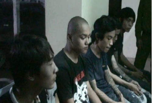 Bang nhom chuyen bao ke 'chan dai' cho quan karaoke hinh anh