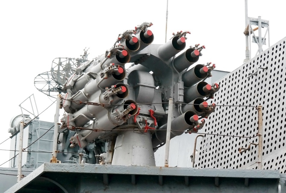 Vu khi tren chien ham san ngam Hai quan Nga o Da Nang hinh anh