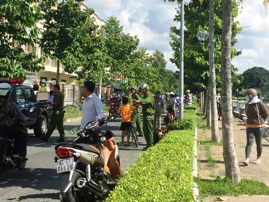 Công an khám nghiệm trường vụ truy sát kinh hoàng giữa phố.