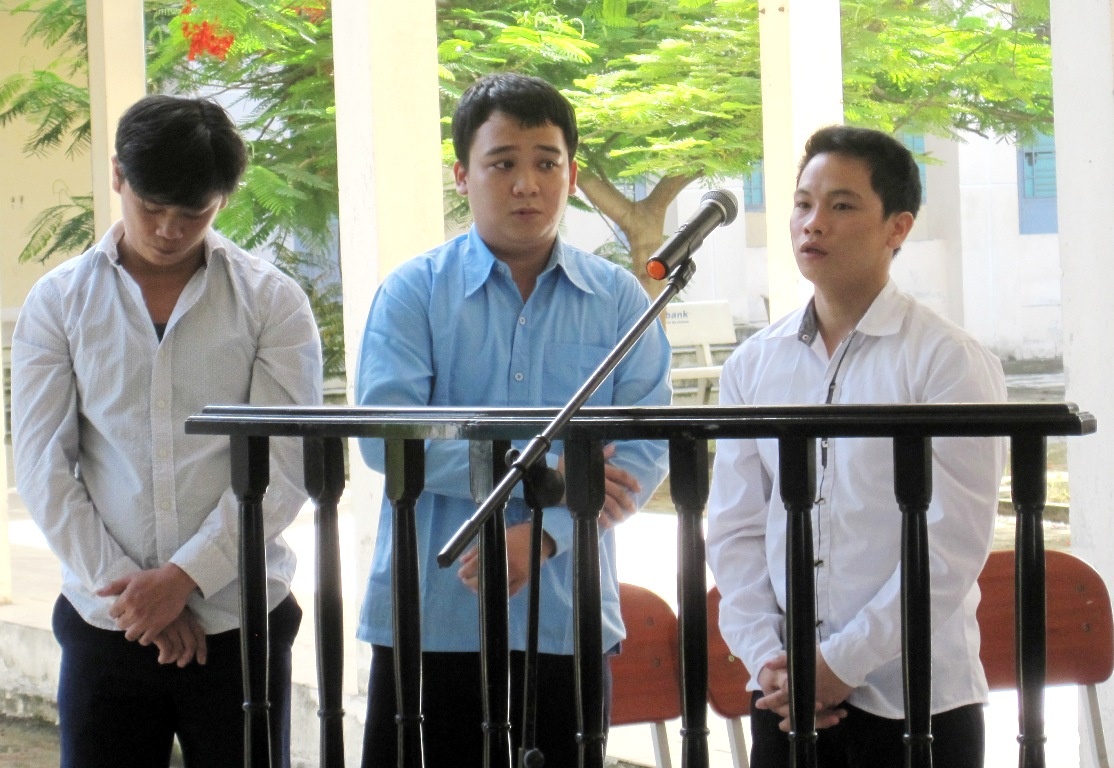 Danh chet khach che nuoc mia dat hinh anh