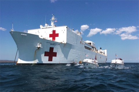 Tau benh vien khong lo cua Hai quan Hoa Ky tham Da Nang hinh anh