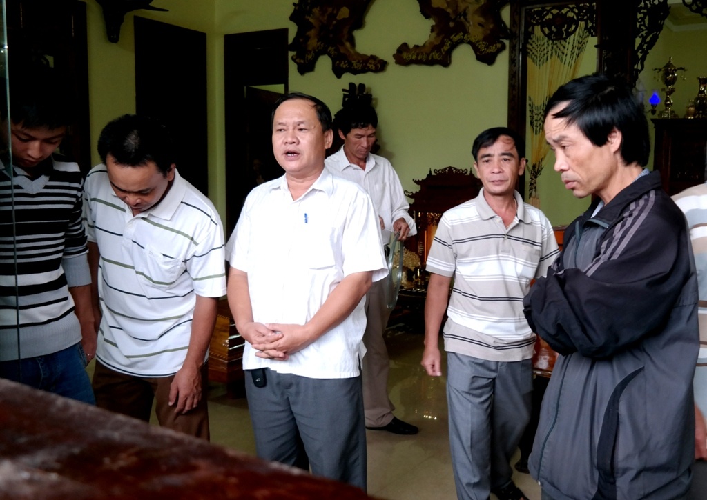 Người dân thị trấn Khe Sanh vẫn chưa hết hàng hoàng về vụ việc. Ảnh: Đoàn Nguyên.