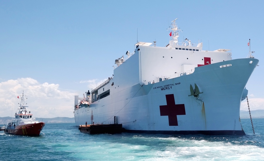 Ben trong tau benh vien khong lo cua My o Da Nang hinh anh