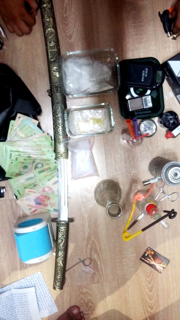 Mua ma tuy o Ha Noi mang ve Da Nang ban lai hinh anh