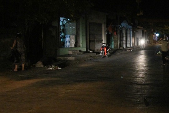 Sung cua cong an cuop co, thanh nien 'ngao da' dinh dan hinh anh