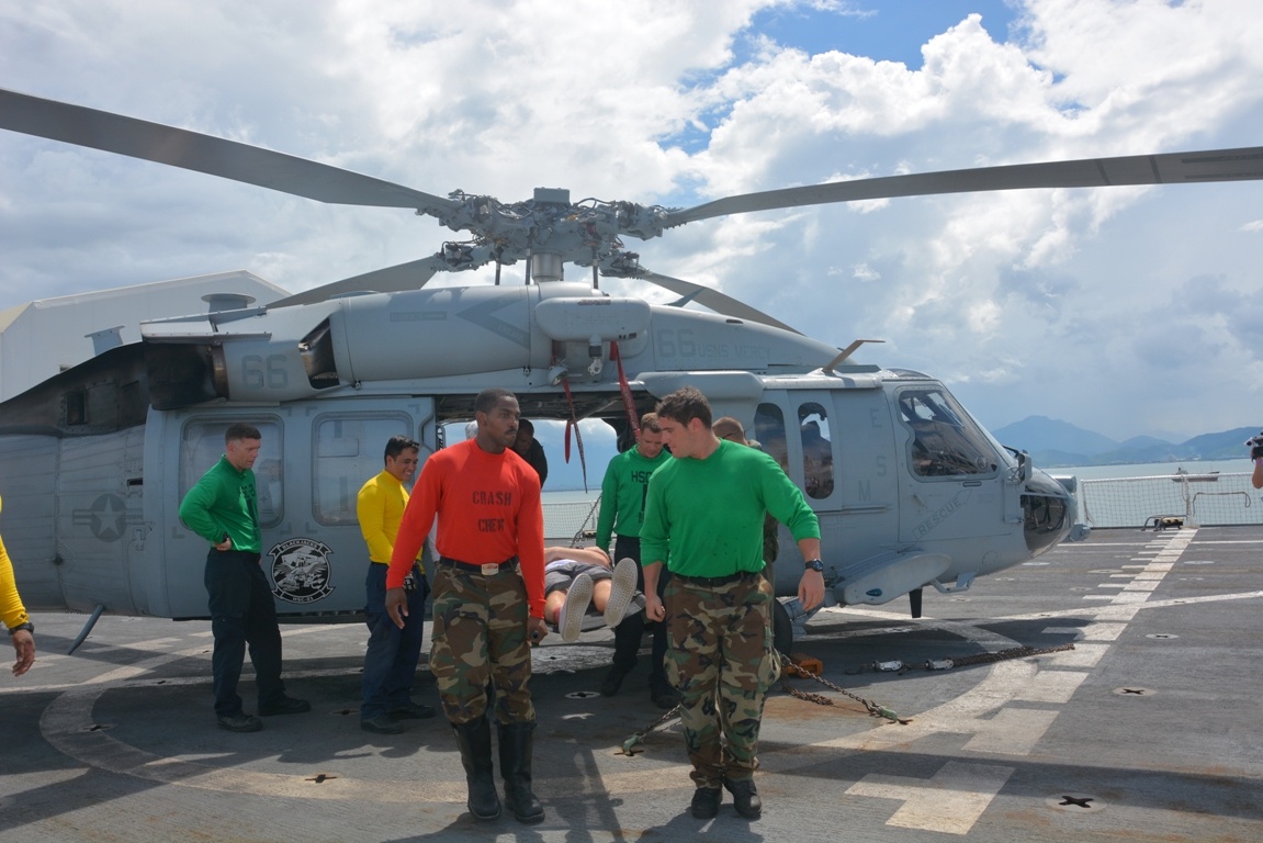 Dien tap cuu nan nhan tham hoa song than 12 m o Da Nang hinh anh