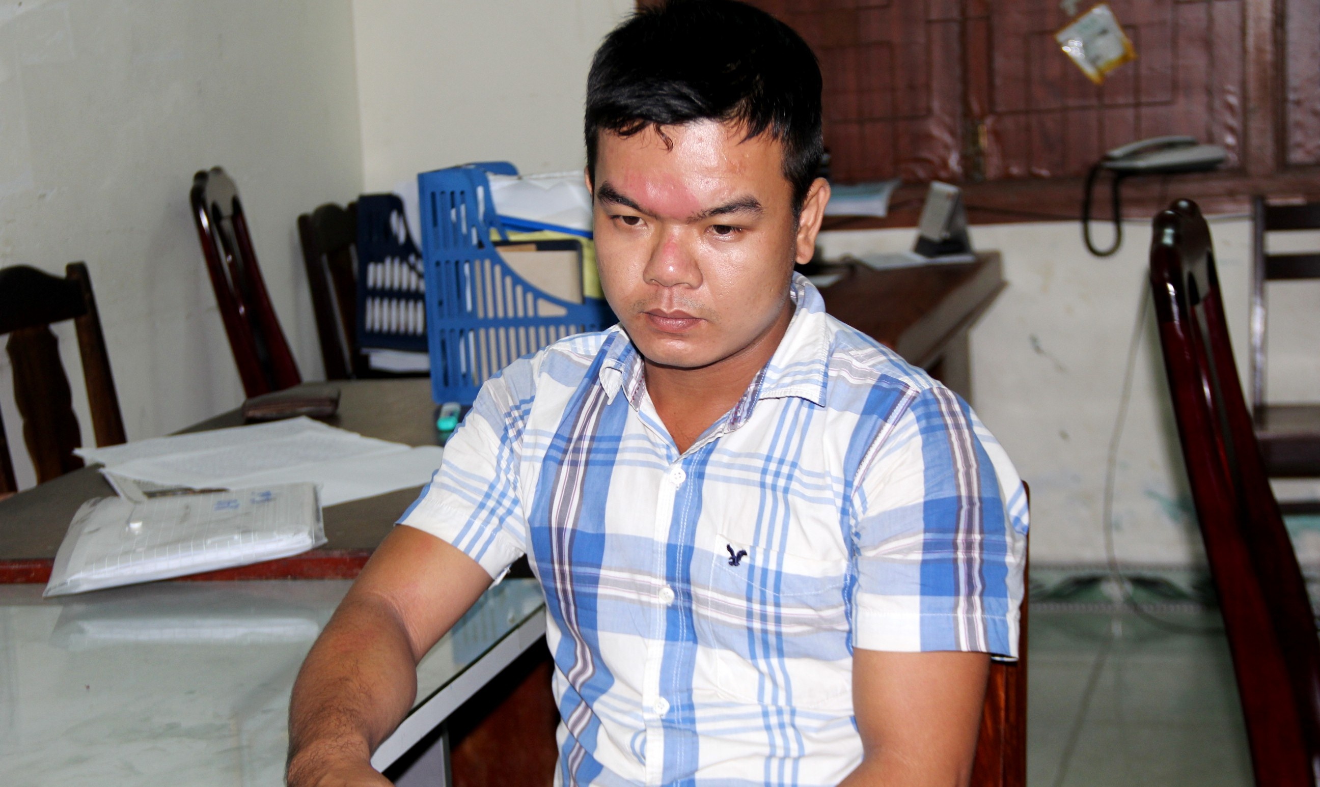 Dư tại cơ quan công an. Ảnh: Đoàn Nguyên.