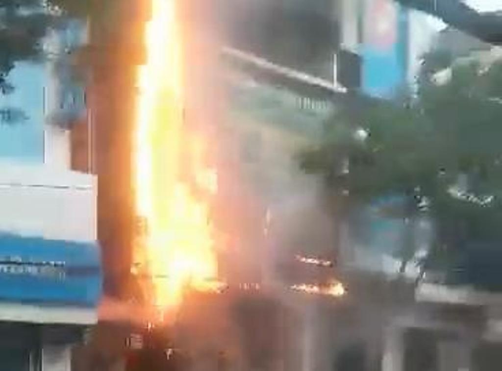 Lua chay ngun ngut sau tieng no lon hinh anh