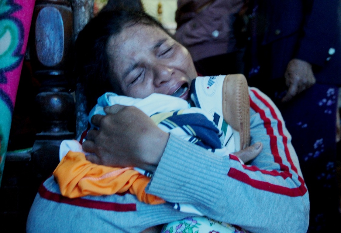 4 hoc sinh chet duoi, tang thuong bao trum thon xom hinh anh