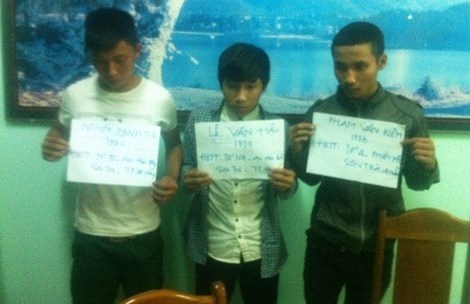 Ngoi tam su voi ban gai, bi di dao cuop iPhone 6 hinh anh