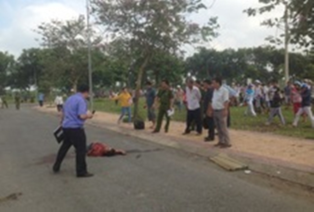 Ru ban di hat karaoke roi ra tay sat hai hinh anh