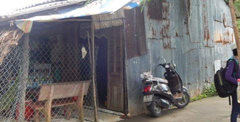Ngôi nhà tạm bợ của mẹ con chị Yến.