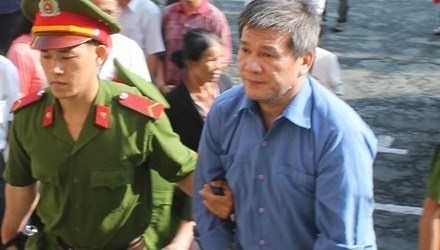 Sieu lua vuot mat ong Tram Be khai gi tai toa? hinh anh