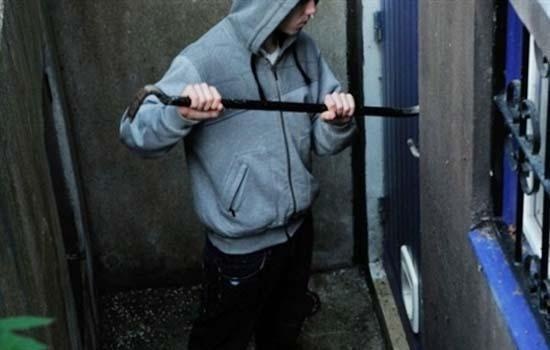 Dot nhap van phong uy ban huyen 'cuom' gan 70 trieu dong hinh anh