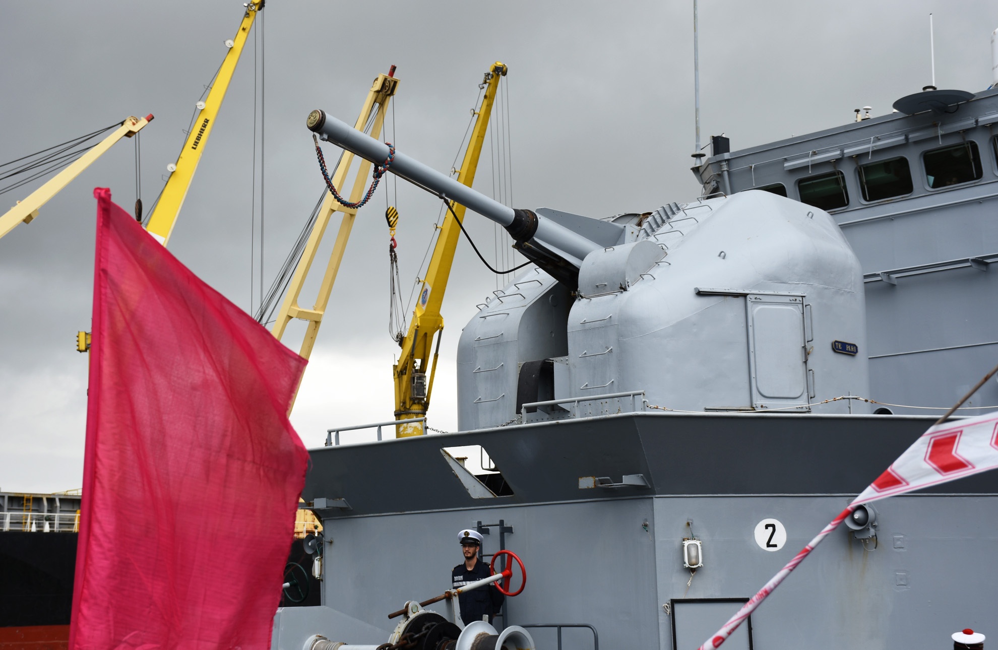 Hỏa lực mạnh nhất của Vendémiaire là 2 tên lửa hành trình chống hạm MM38 Exocet có tầm bắn 40 km, tốc độ cận âm và mang theo đầu đạn bán xuyên giáp nặng 165 kg.