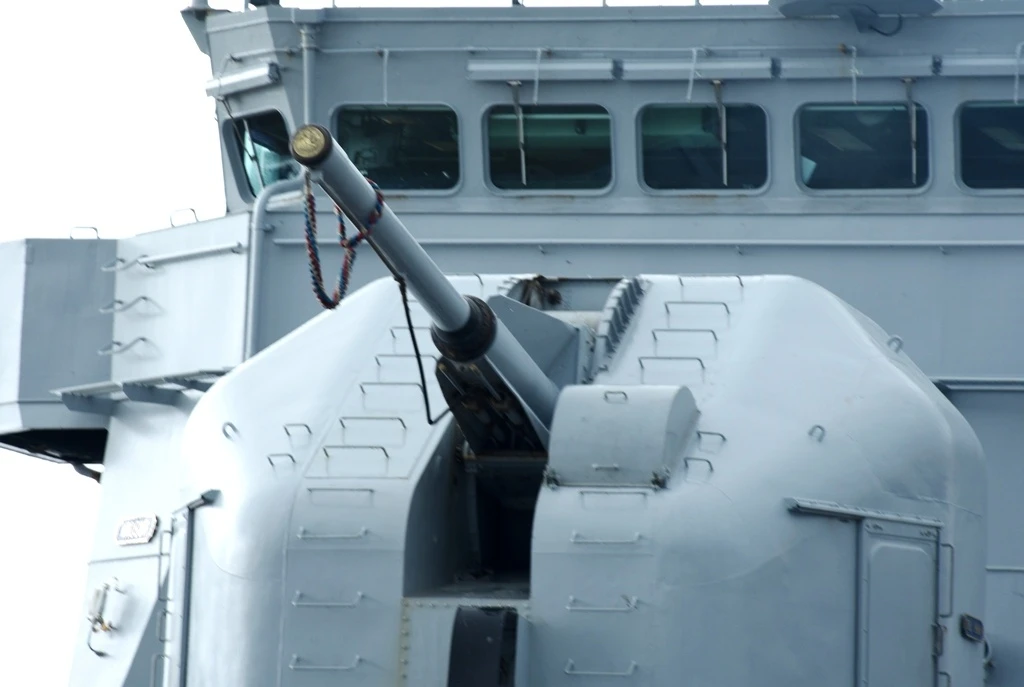 Can canh tuan duong ham cua Phap o Da Nang hinh anh