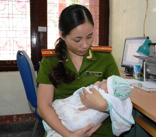 Xuat hien tinh trang mua ban dan ong, tre trong bao thai hinh anh