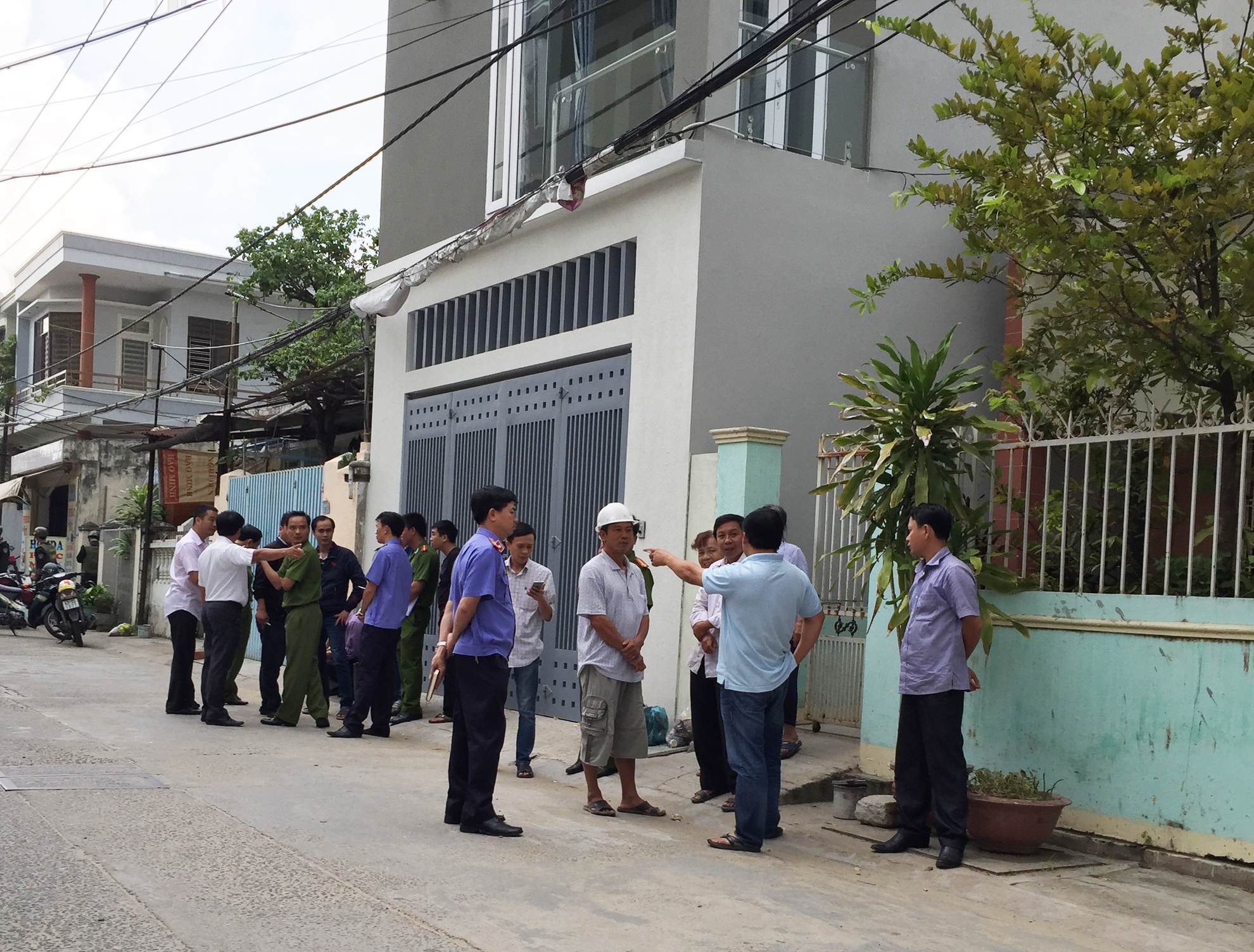 Hiện trường vụ nổ súng sáng 26/11. Ảnh: Đoàn Nguyên.