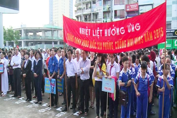 Sở Y tế Đà Nẵng tổ chức lễ mít- tinh, diễu hành hưởng ứng Tháng hành động Quốc gia phòng chống HIV/AIDS năm 2015.