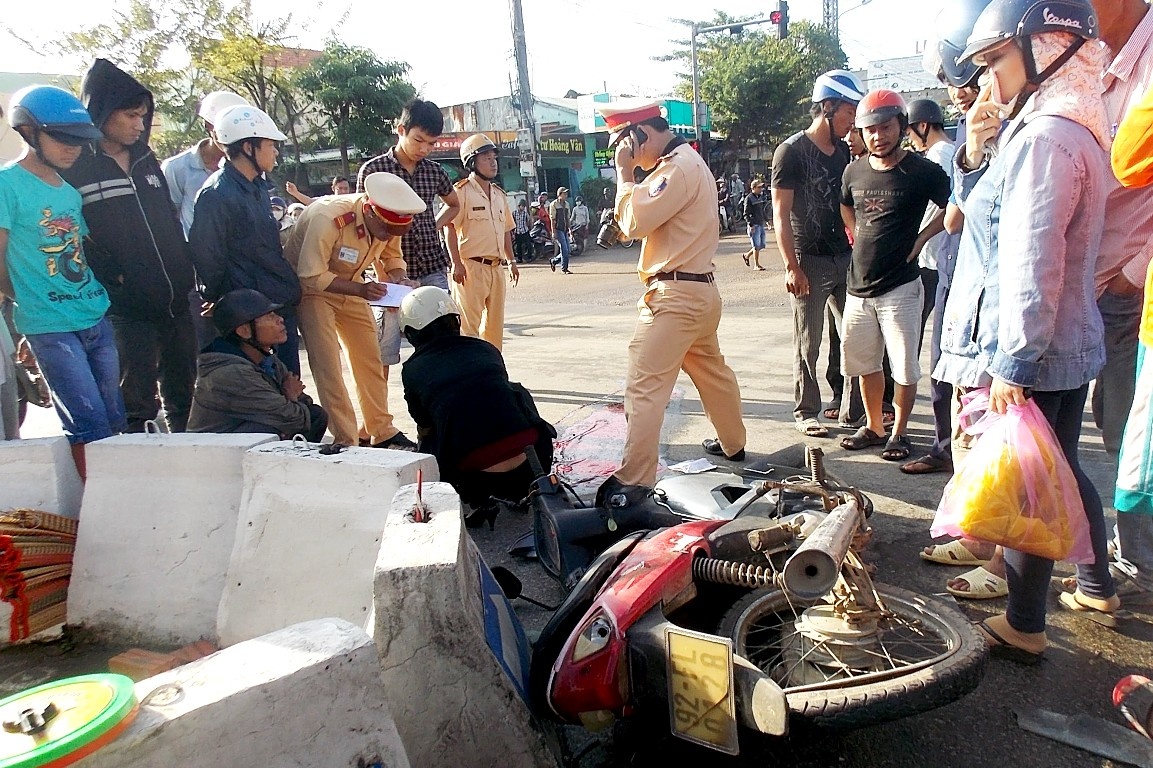 Xe may tong oto tai, mot nguoi tu vong hinh anh