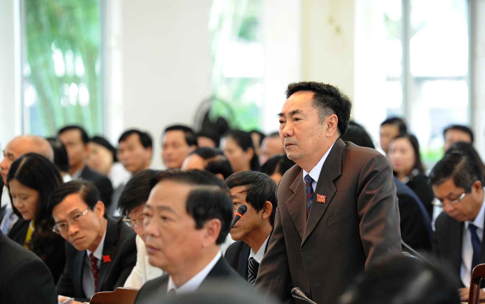 Đại biểu Nguyễn Hoàng Sơn bức xúc vì không được chất vấn vụ người Trung Quốc giấu mặt mua đất. Ảnh: Đ. Nguyên.