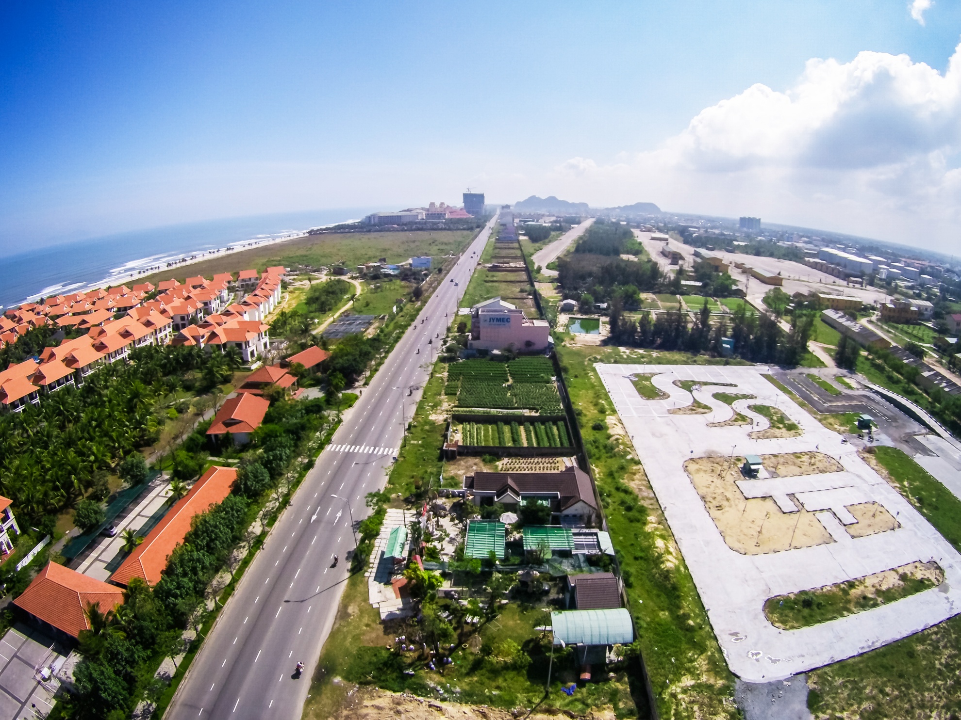 'Pho' Trung Quoc o Da Nang bao vay san bay quan su hinh anh