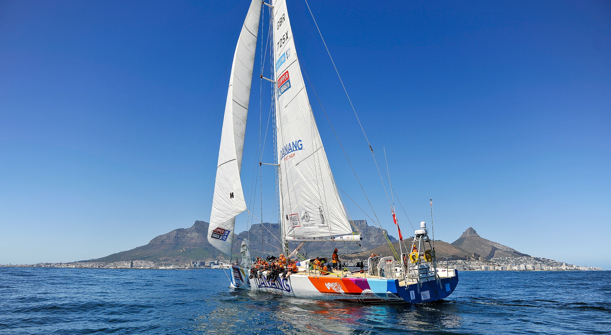 Cuoc dua thuyen buom vong quanh the gioi den Da Nang thang 2 hinh anh