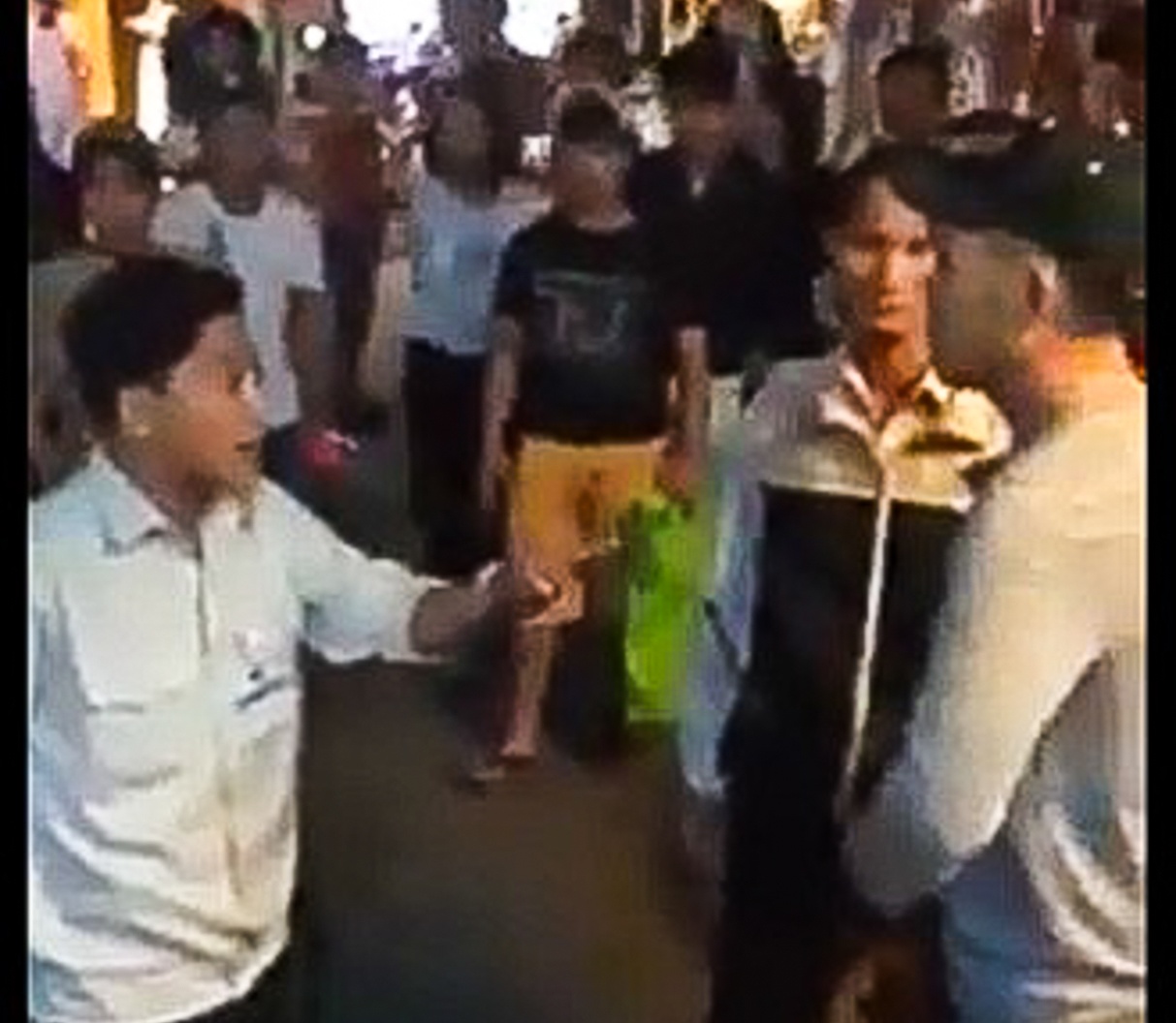 Chu tich TP Hoi An: Cong an khong danh huong dan vien hinh anh