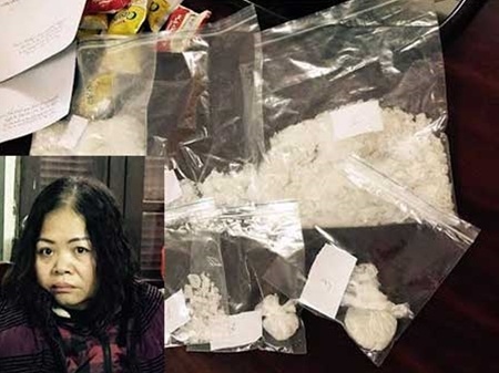 Vo chong giau hon 1 kg ma tuy da trong hop banh Chocopie hinh anh