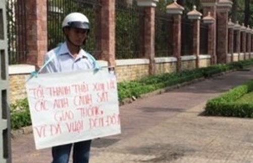 Xin loi canh sat giao thong theo yeu cau cua con trai hinh anh