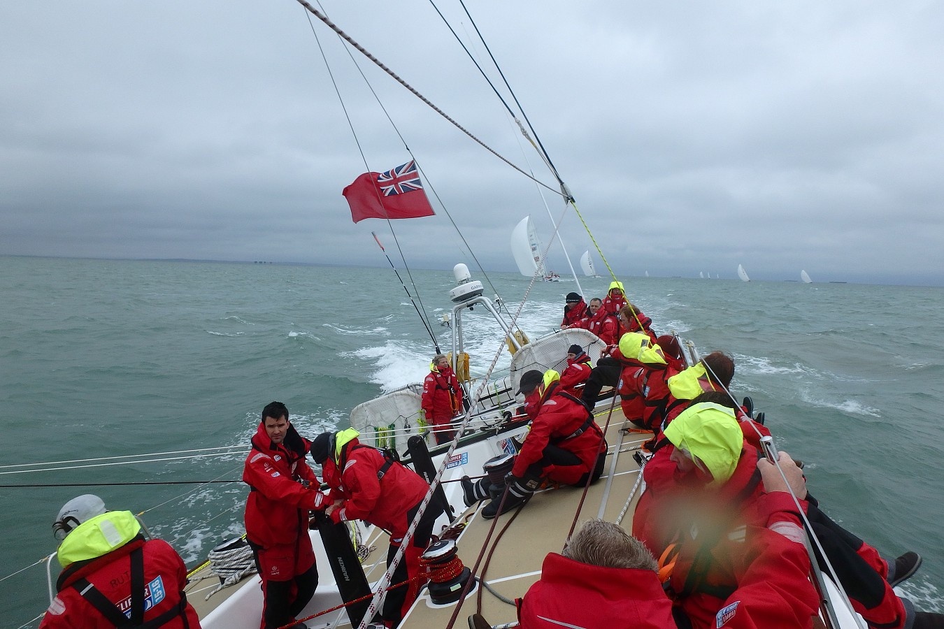 Hanh trinh vuot song lon cua doi dua thuyen ve nhat Da Nang hinh anh