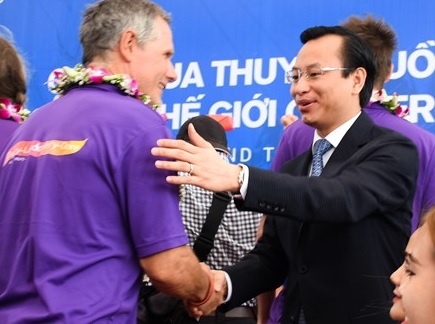 Doi dua thuyen buom vong quanh the gioi ve den Da Nang hinh anh