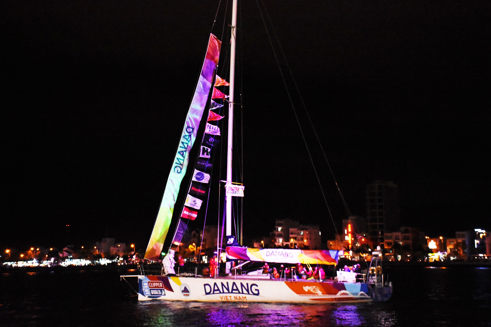 12 doi thuyen vuot dai duong dieu hanh o Da Nang hinh anh