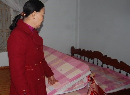 Con do bit mat dot nhap vao nha dan, gi dao cuop vang hinh anh