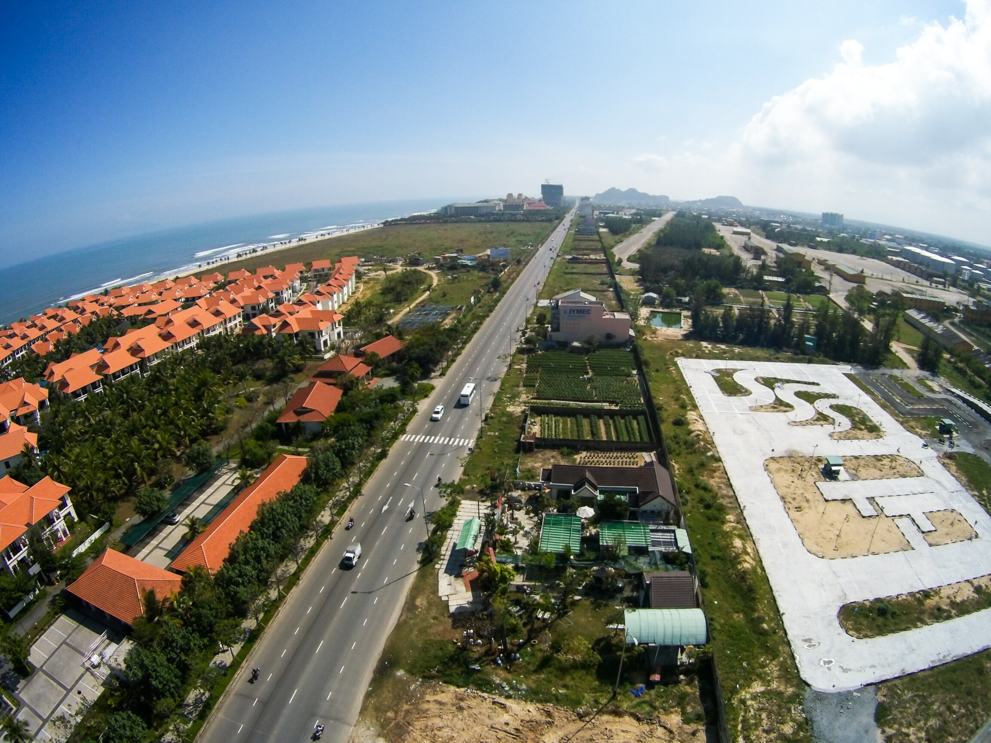 Dung xay dung mot so cong trinh quanh san bay Nuoc Man hinh anh