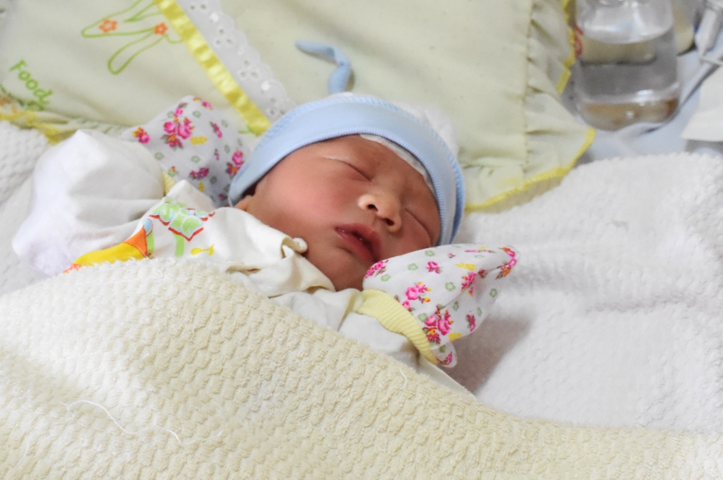 Tieng khoc dau doi cua be trai tren do cao 10.000 m hinh anh