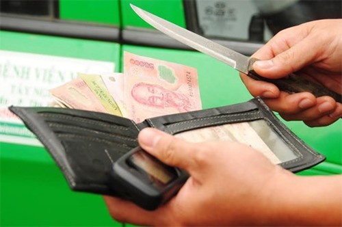 Tai xe taxi giat duoc dao khoi tay ten cuop hinh anh