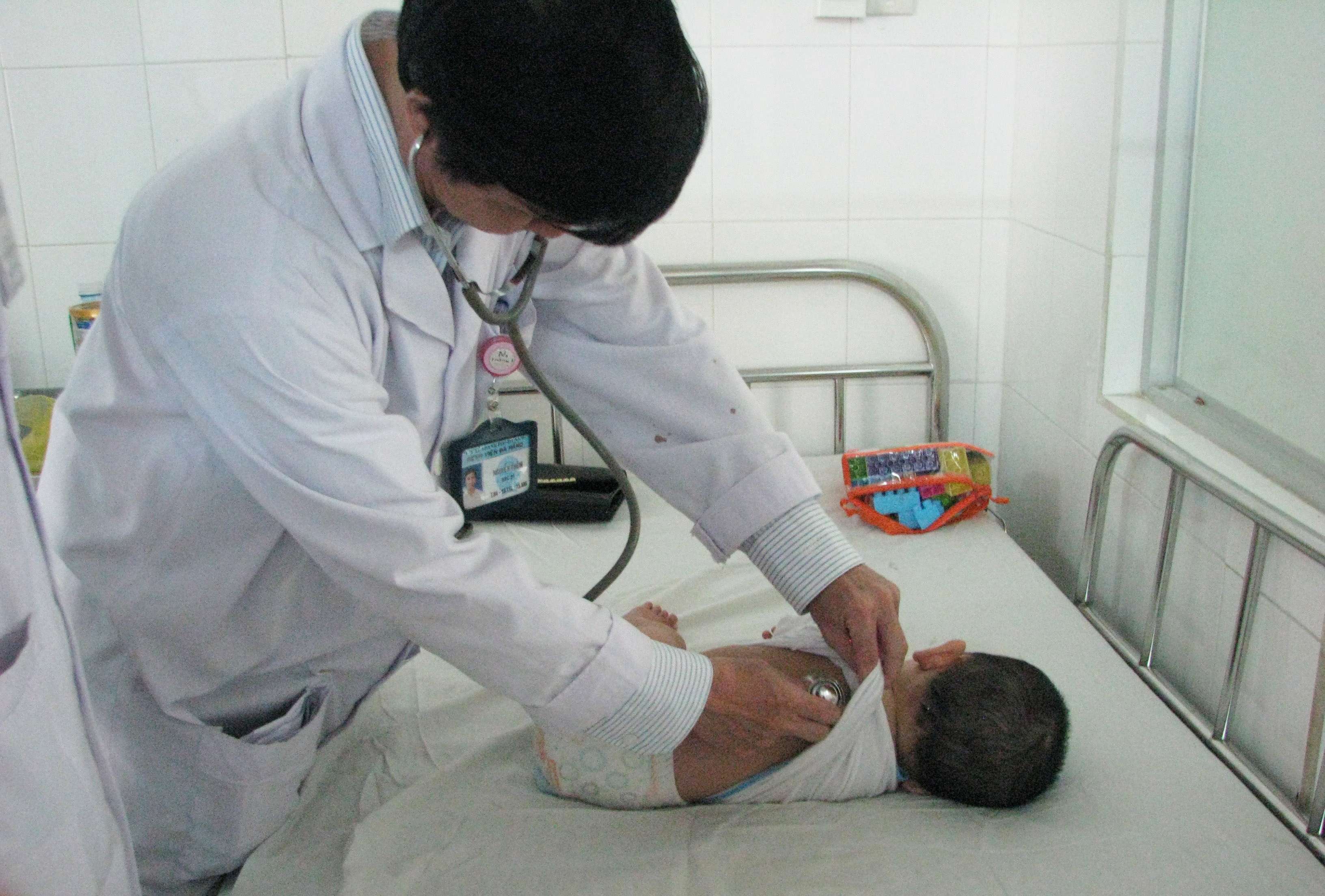 Phat hien tu dien 2 cm trong phe quan be trai 8 thang tuoi hinh anh