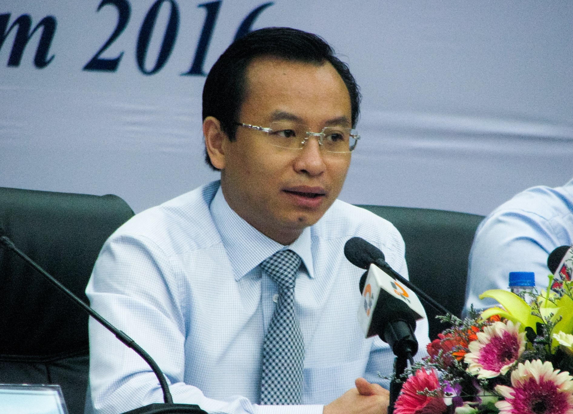 Bi thu Da Nang: 'Thanh nien nhau nhieu lam sao co tri tue' hinh anh