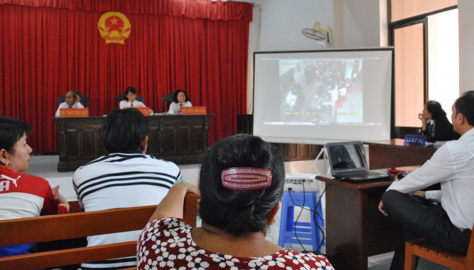 Doi giam dinh lai bang hinh vu nghi trao ve so trung doc dac hinh anh
