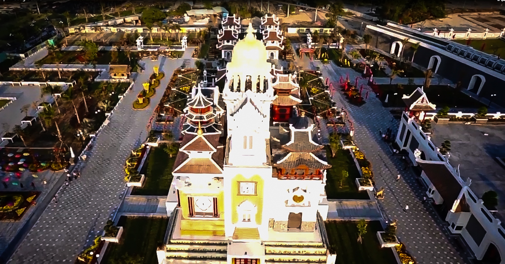 Le hoi hoa anh dao da nang anh 1