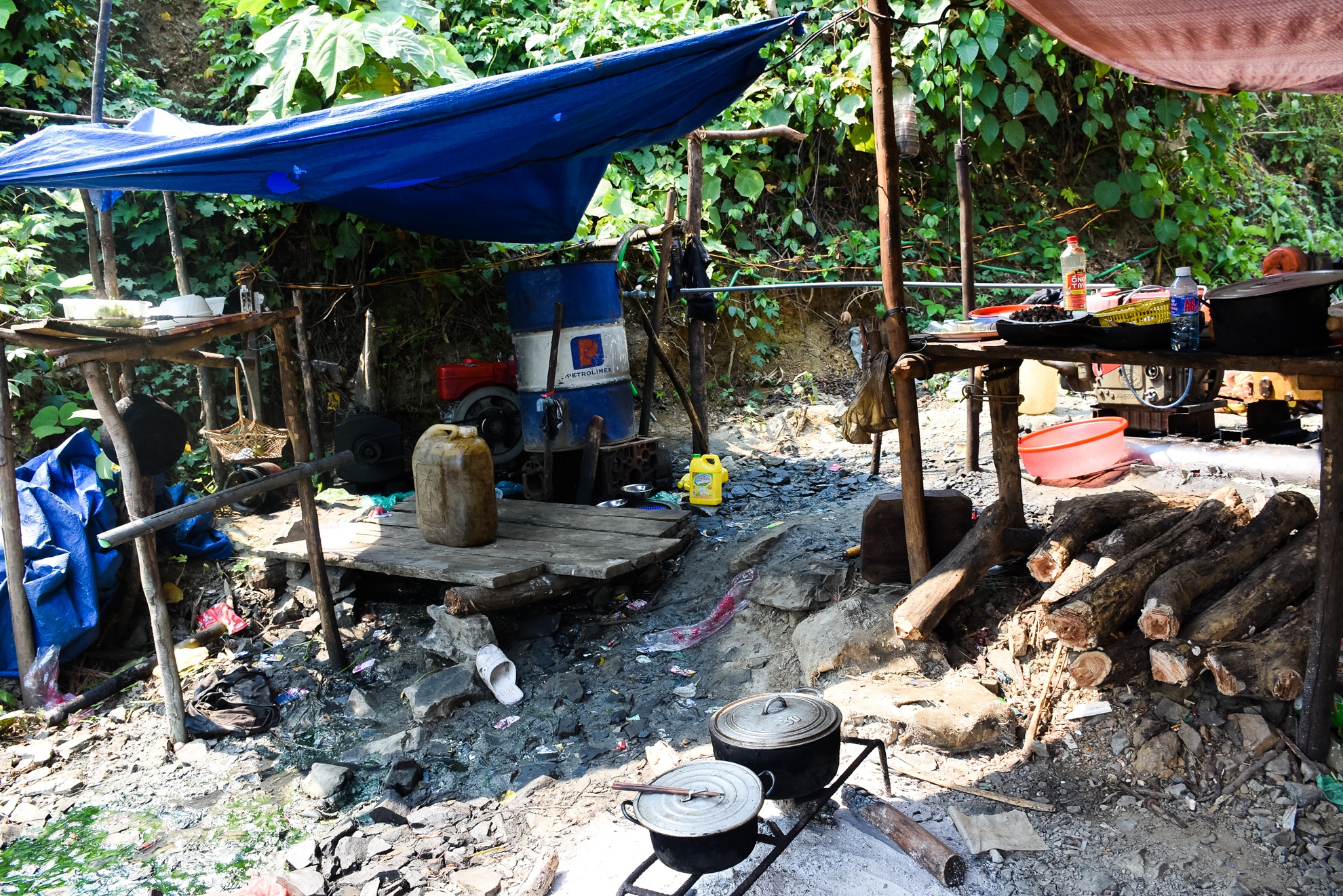 Ngat khi ham vang 4 nguoi tu vong anh 2