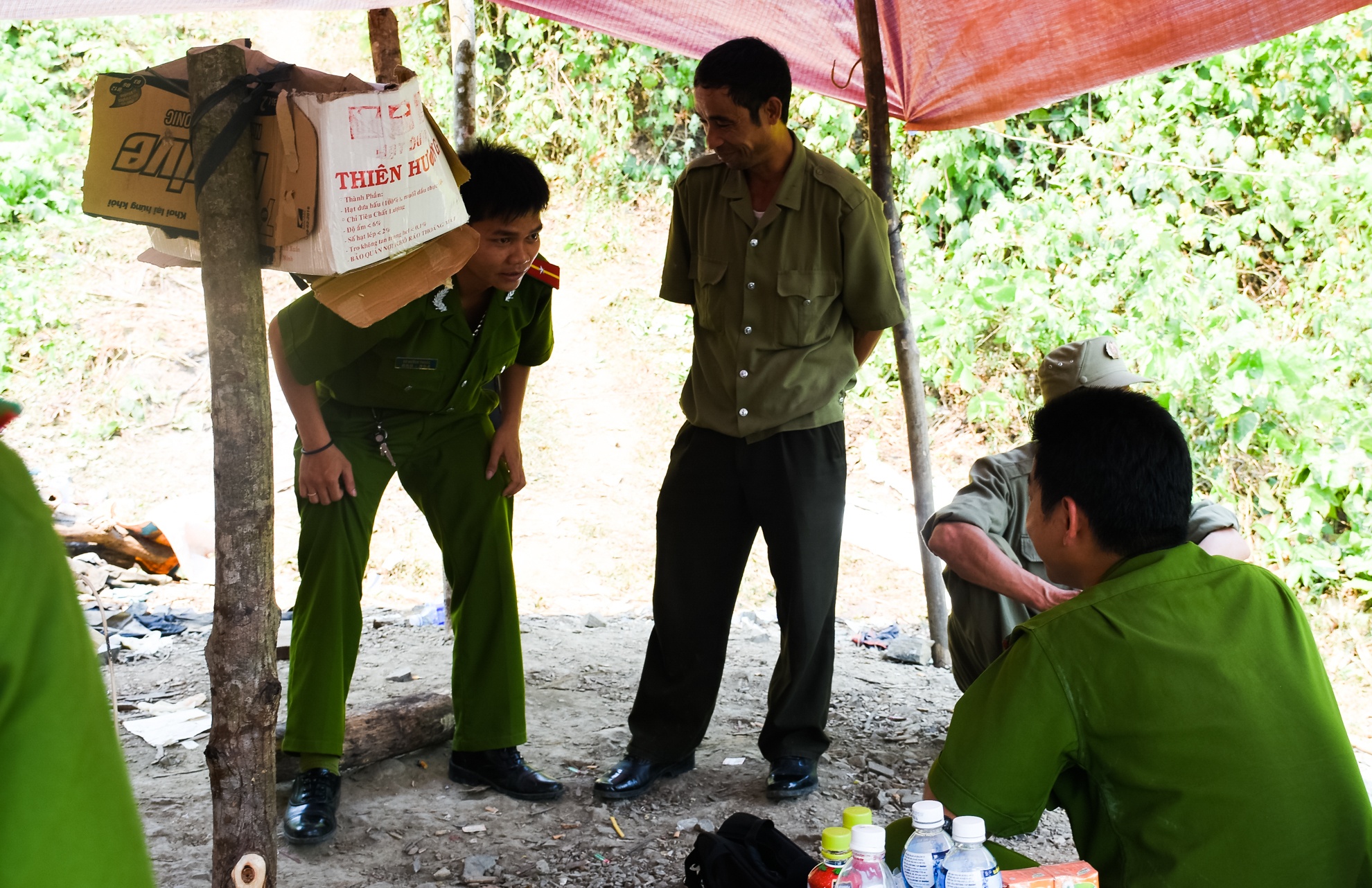 3 anh em ruot tu vong trong ham vang hinh anh