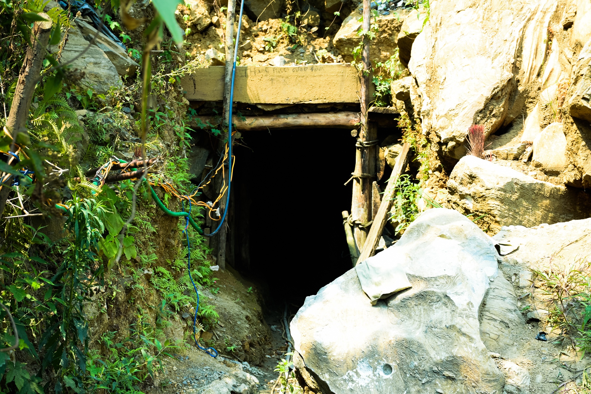 Chinh quyen chu quan de phu vang lieu mang song hinh anh